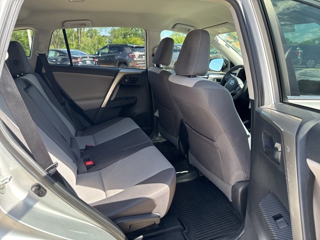 2015 Toyota RAV4 LE photo 19