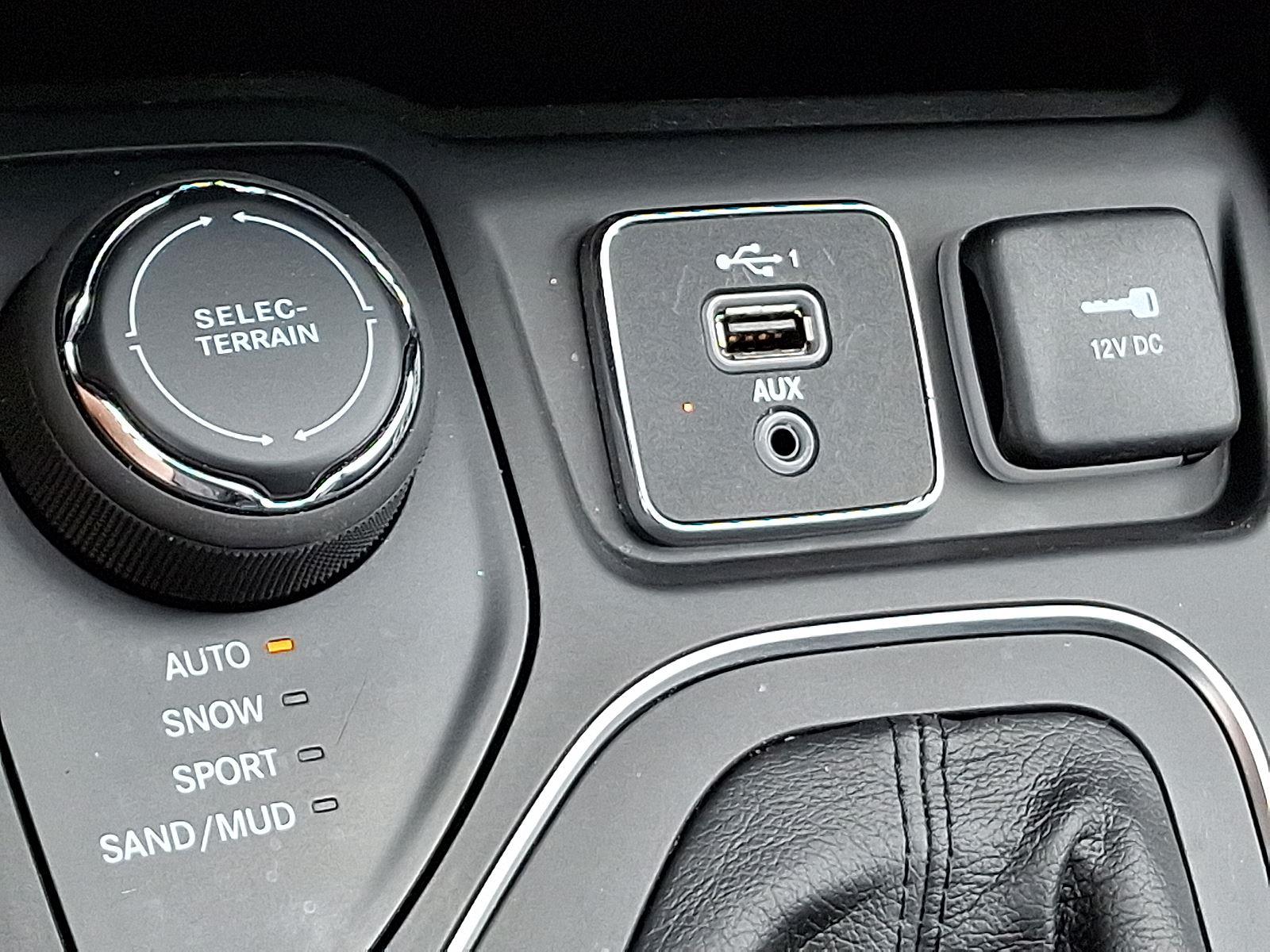 2022 Jeep Cherokee Latitude Lux photo 23