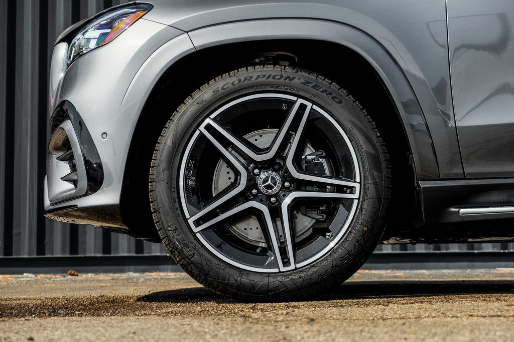 2026 Mercedes Benz GLS 450 4MATIC photo 2