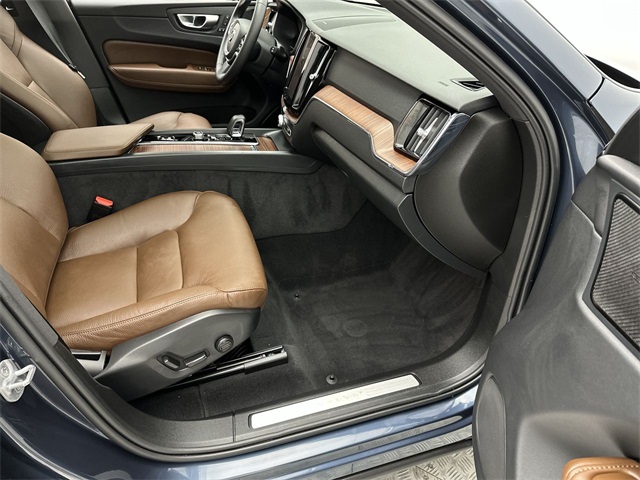 2024 Volvo XC60 B5 Plus photo 16