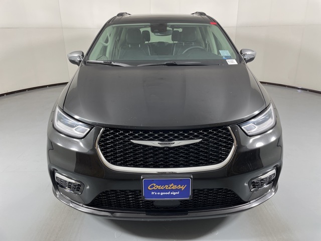 2023 Chrysler Pacifica Limited photo 3