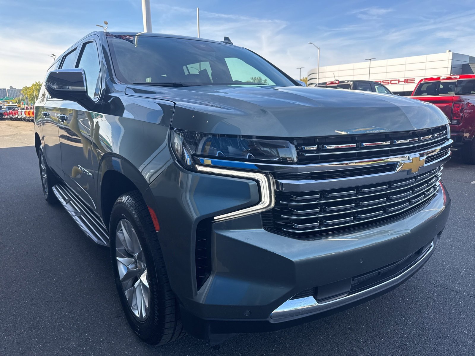 2023 Chevrolet Suburban Premier photo 4