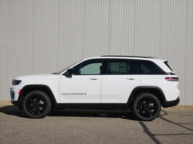 2025 Jeep Grand Cherokee Limited photo 2