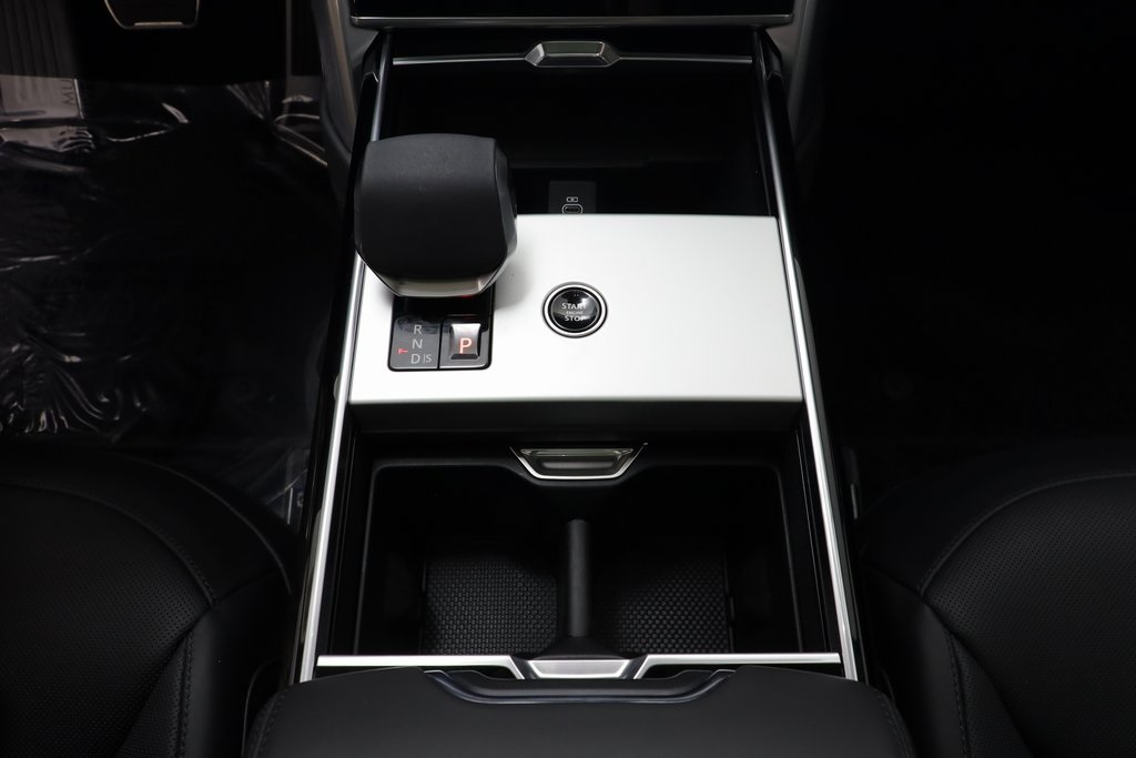 2025 Land Rover Range Rover SE photo 10