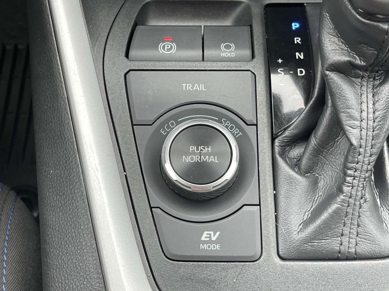 2022 Toyota RAV4 Hybrid SE photo 25
