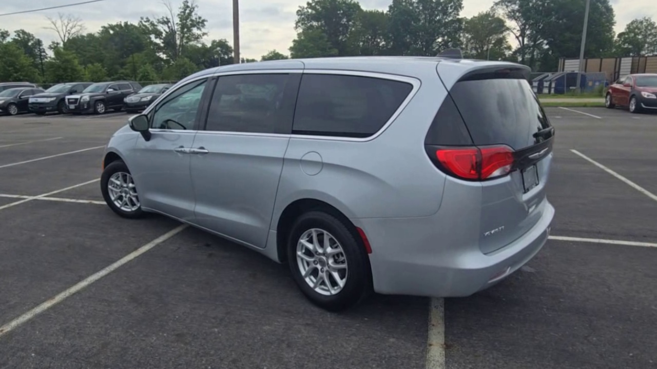2023 Chrysler Voyager LX photo 31