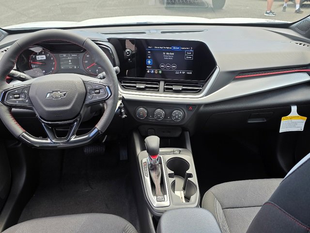 2025 Chevrolet Trax photo 2