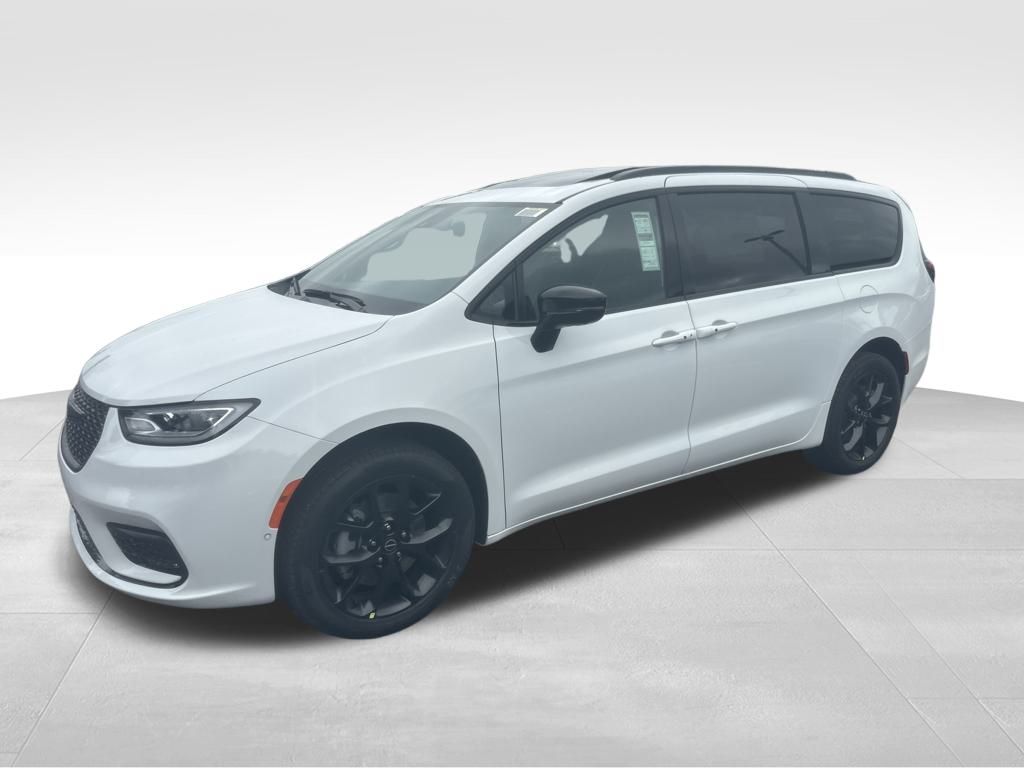 2026 Chrysler Pacifica Limited photo 2