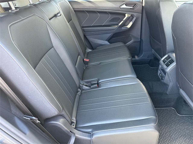 2023 Volkswagen Tiguan SE photo 18