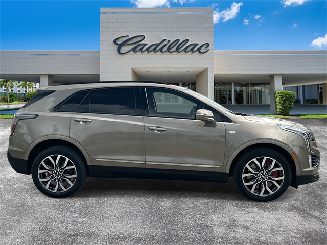 2023 Cadillac XT5 Sport photo 3