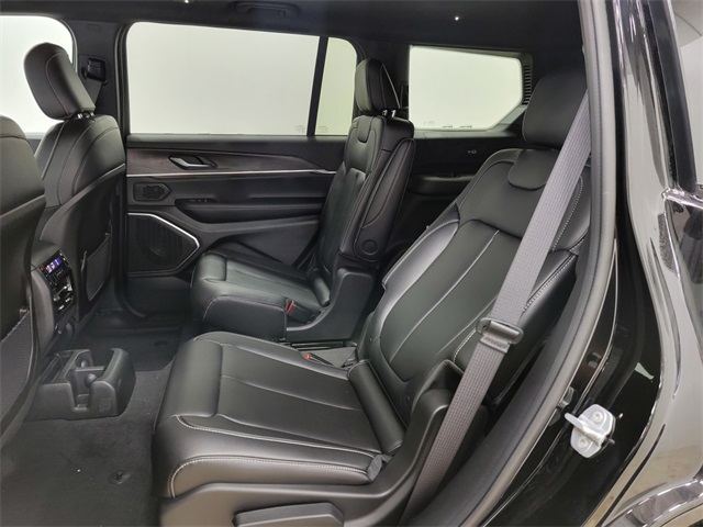 2025 Jeep Grand Cherokee Limited photo 13
