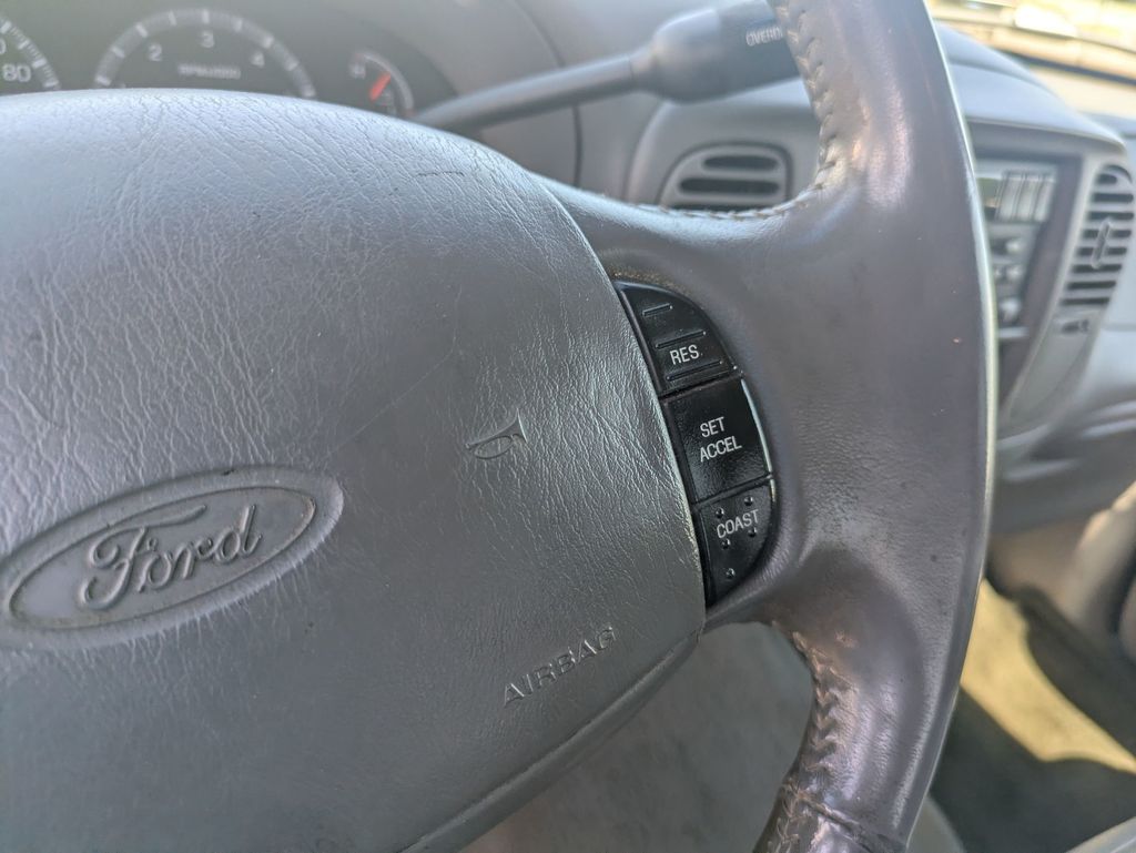 2002 Ford F-150 XLT photo 14