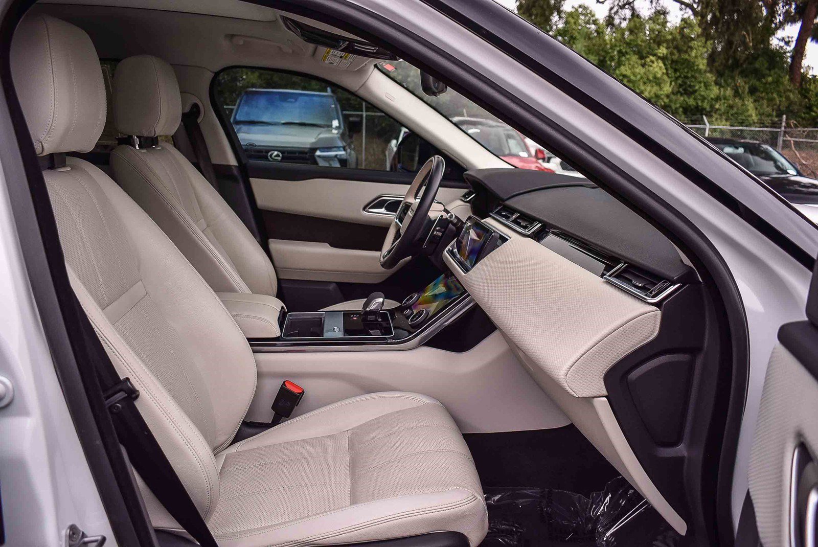 2021 Land Rover Range Rover Velar R-Dynamic S photo 15
