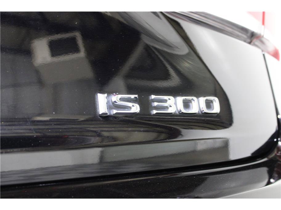 2019 Lexus IS 300 photo 15