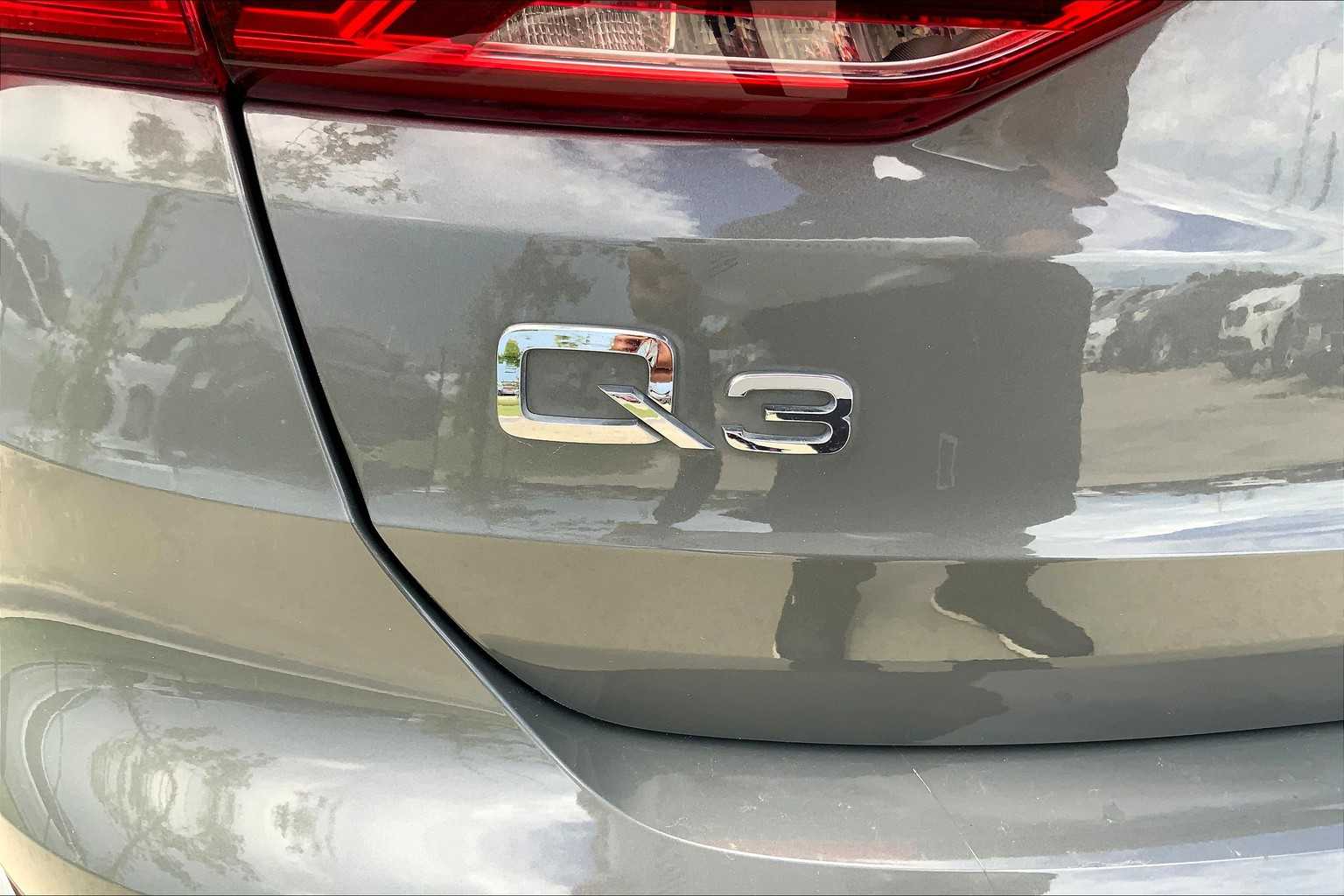 2021 Audi Q3 S line Premium photo 9