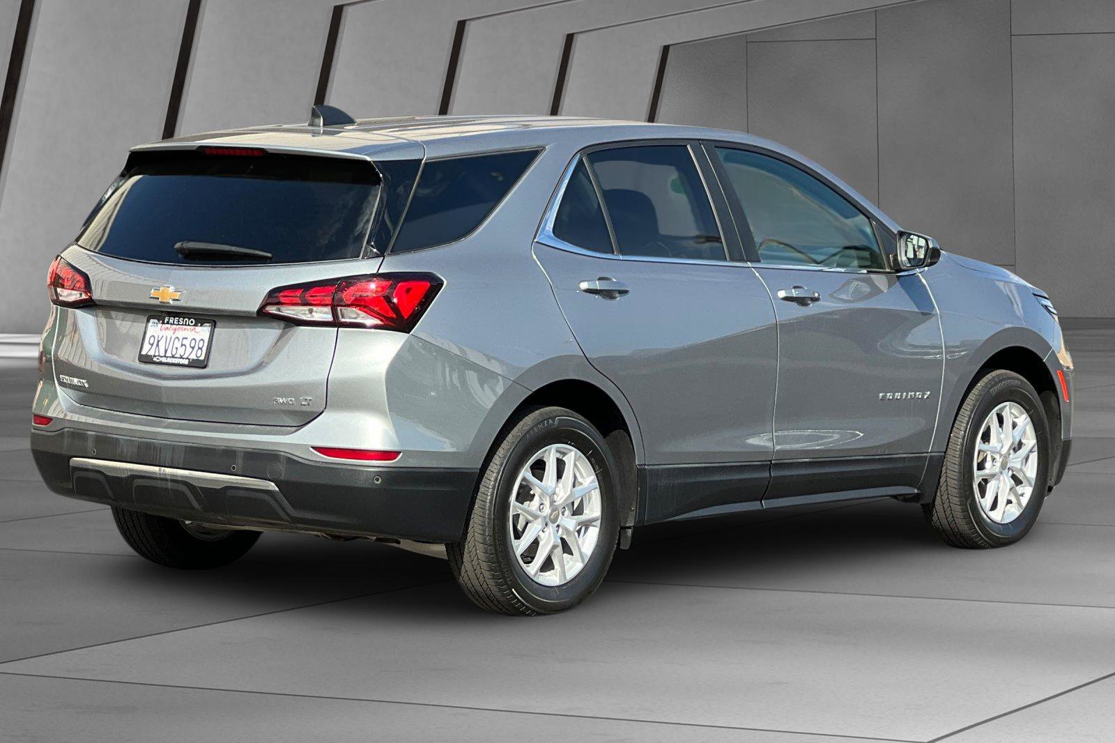 2024 Chevrolet Equinox LT photo 3