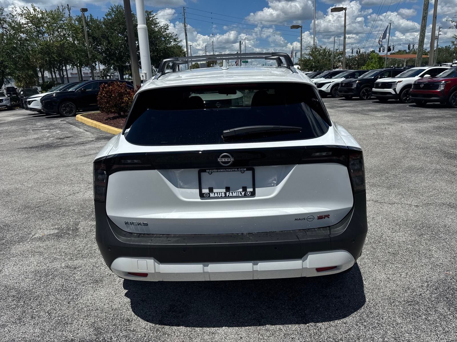 2025 Nissan Kicks SR photo 3