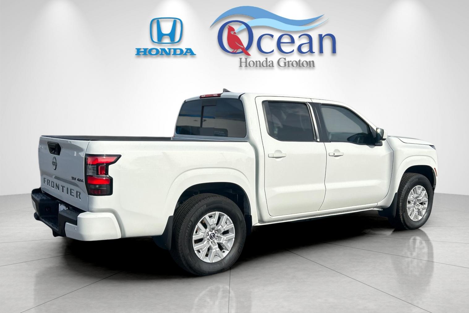 2024 Nissan Frontier SV photo 3