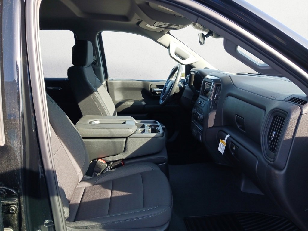 2025 Chevrolet Silverado 1500 Custom photo 16