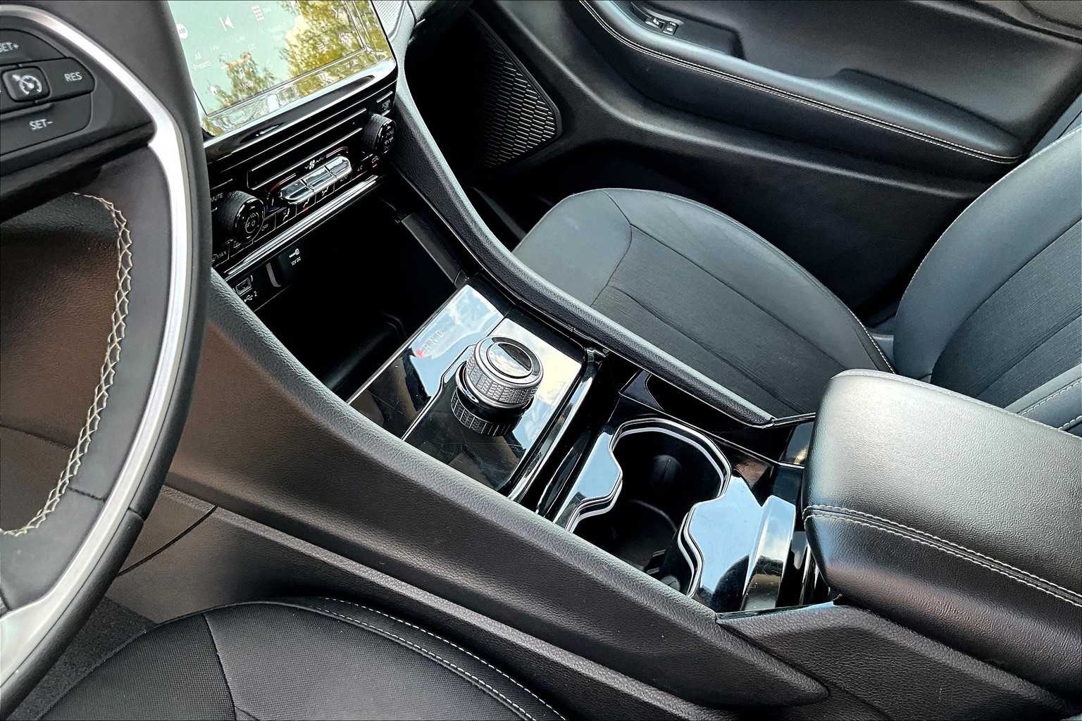 2023 Jeep Grand Cherokee Laredo Altitude photo 15