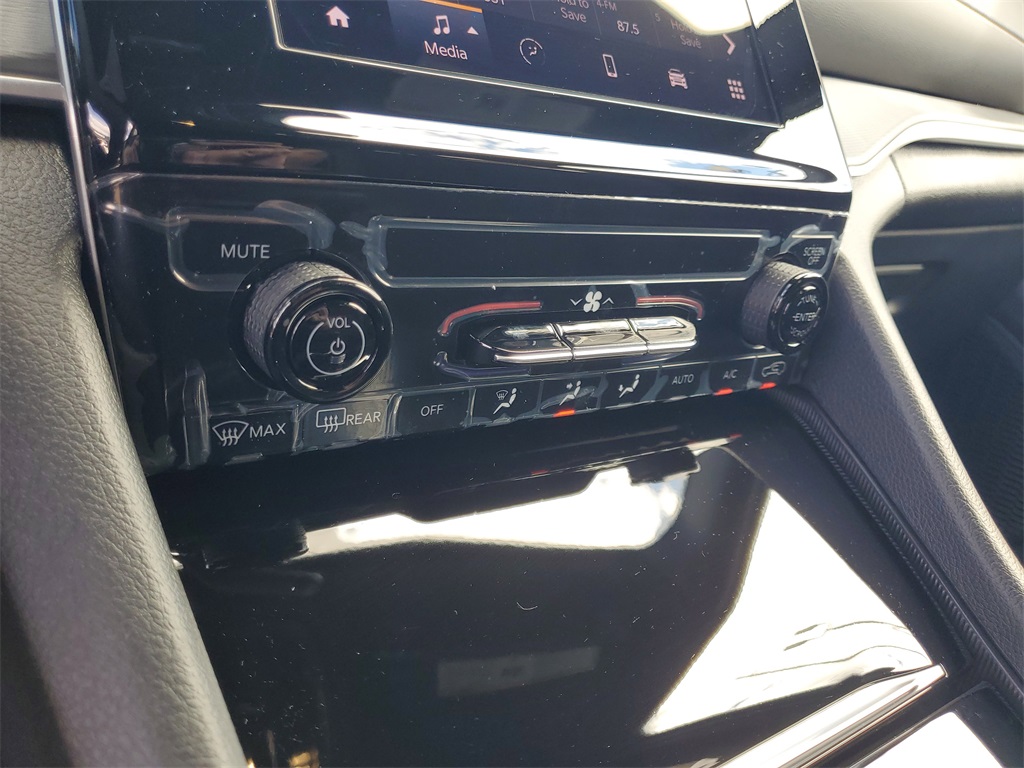 2025 Jeep Grand Cherokee Laredo X photo 16