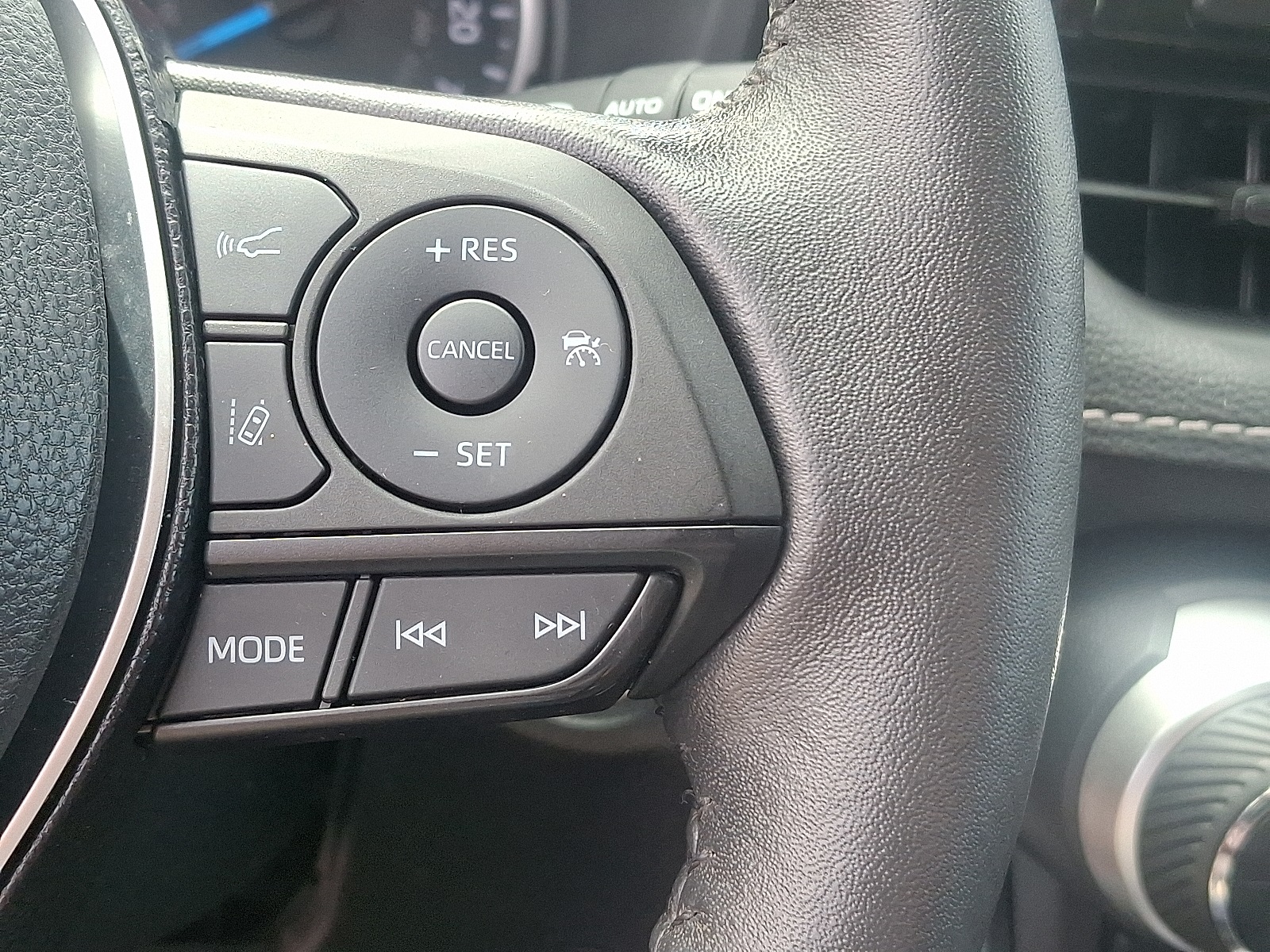 2021 Toyota RAV4 Hybrid XLE photo 22