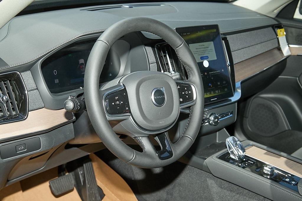 2025 VOLVO XC90 - Image 12