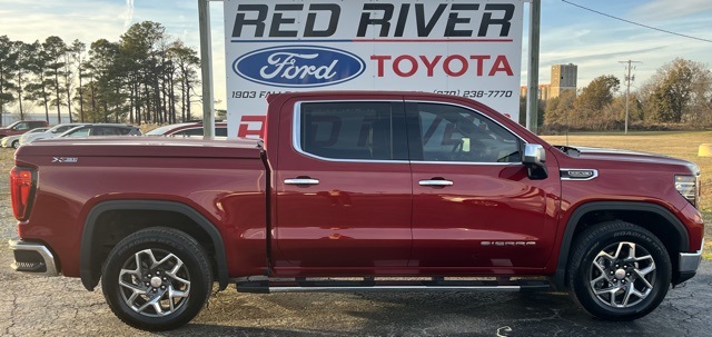 2023 GMC Sierra 1500 SLT's photo