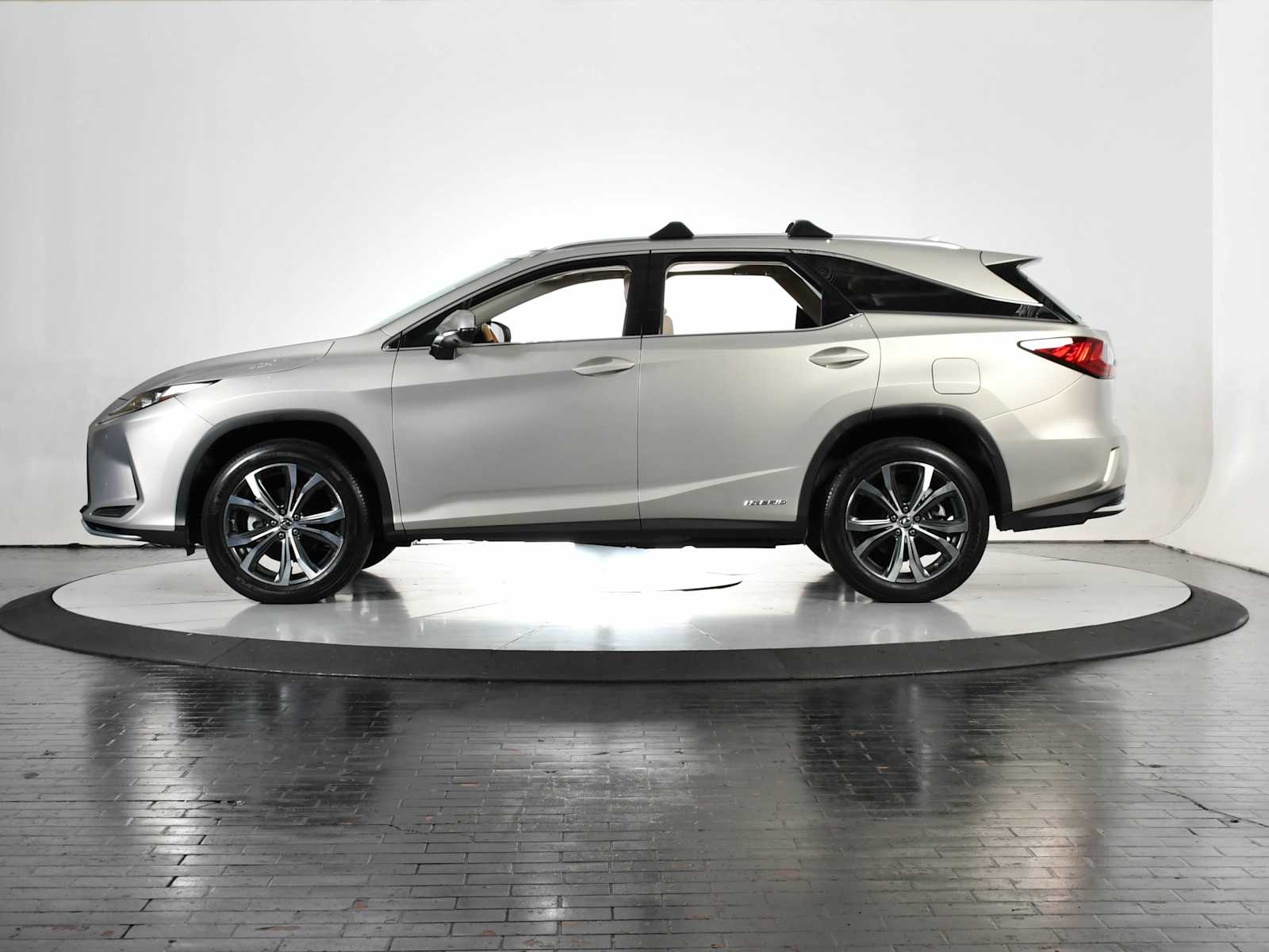2021 Lexus RX 450hL AWD photo 2