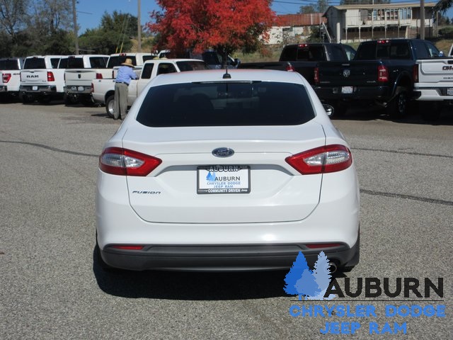 2015 Ford Fusion S photo 2