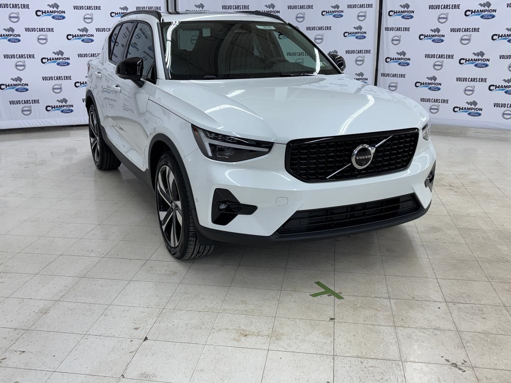 2025 Volvo XC40 Plus's photo