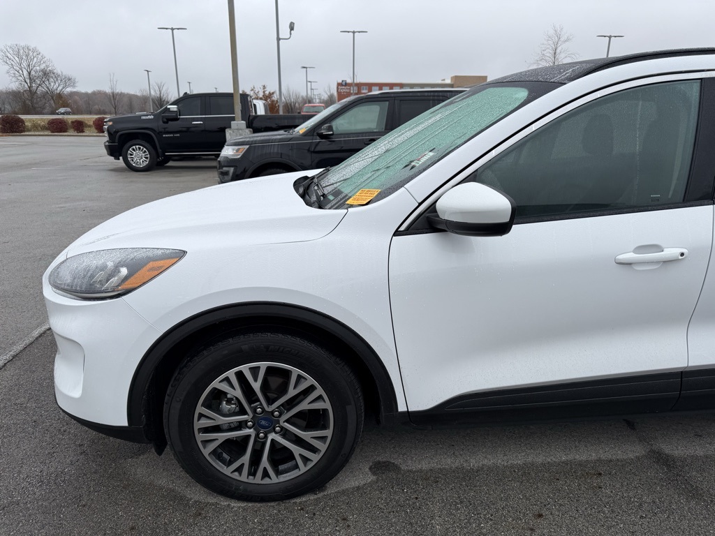 2020 Ford Escape SEL photo 4