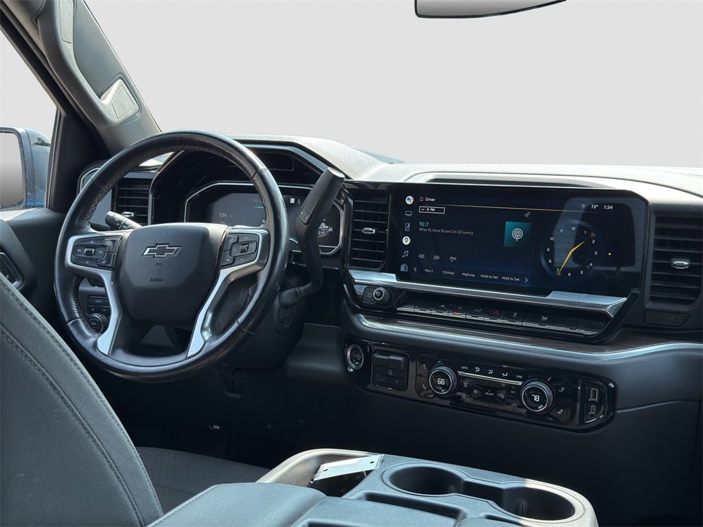 2022 Chevrolet Silverado RST photo 13