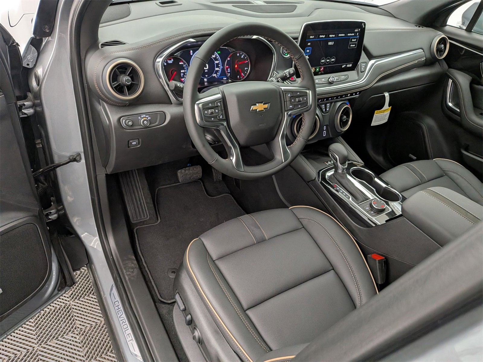 2025 Chevrolet Blazer Premier photo 2