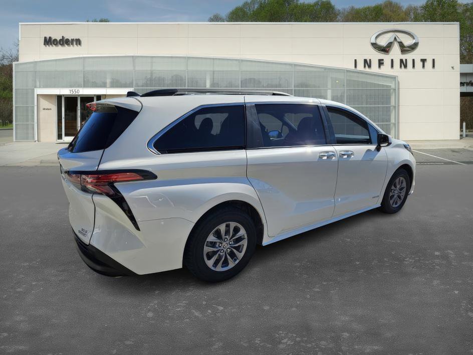 2021 Toyota Sienna XLE photo 4