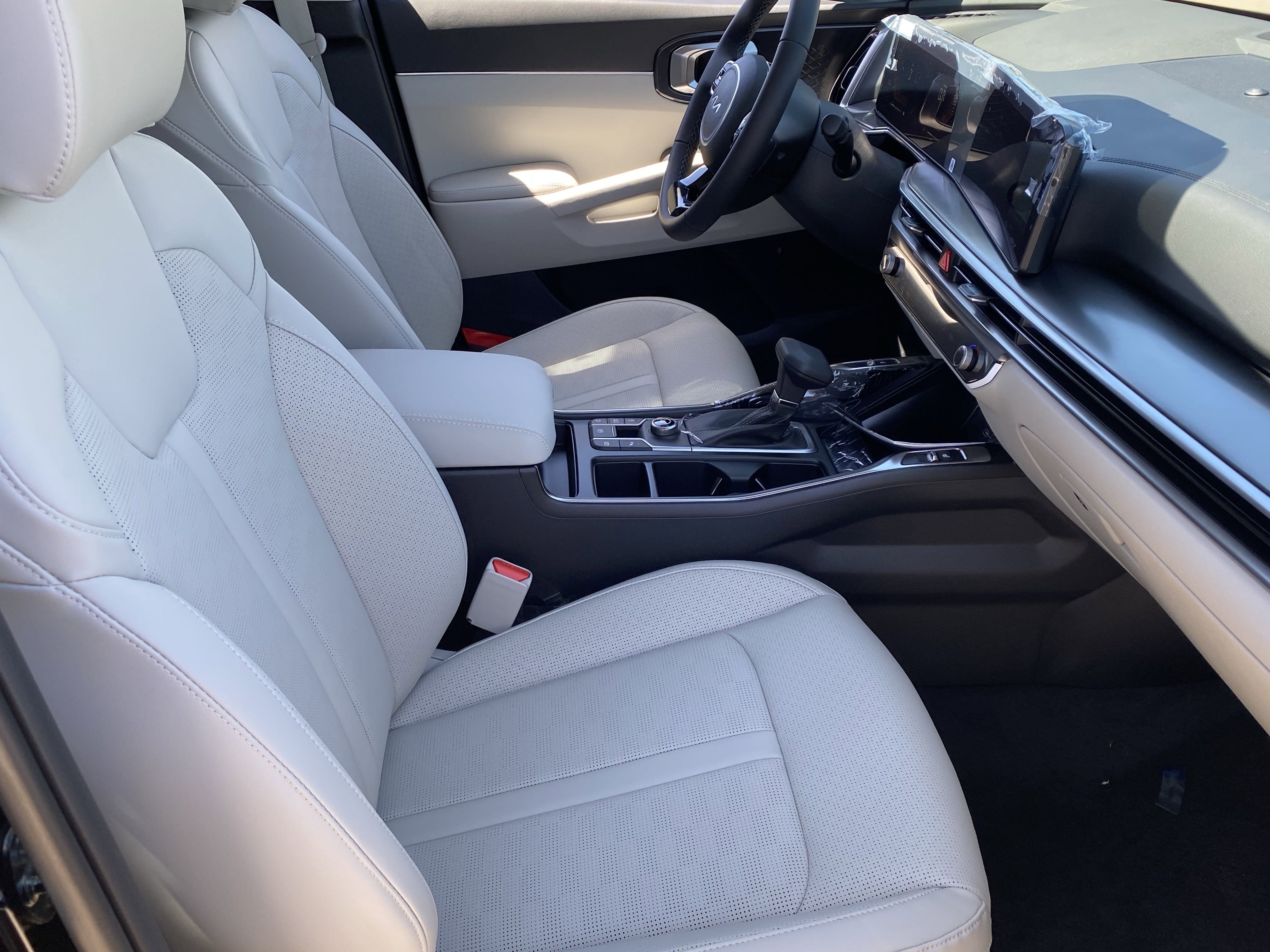 2025 Kia Sorento S photo 5