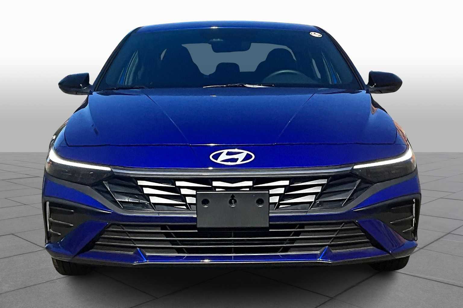 2025 Hyundai Elantra SEL Sport photo 3