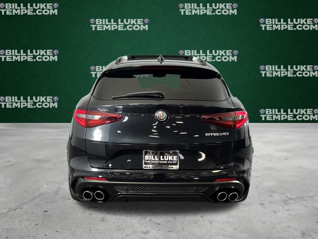 2023 Alfa Romeo Stelvio Quadrifoglio photo 4