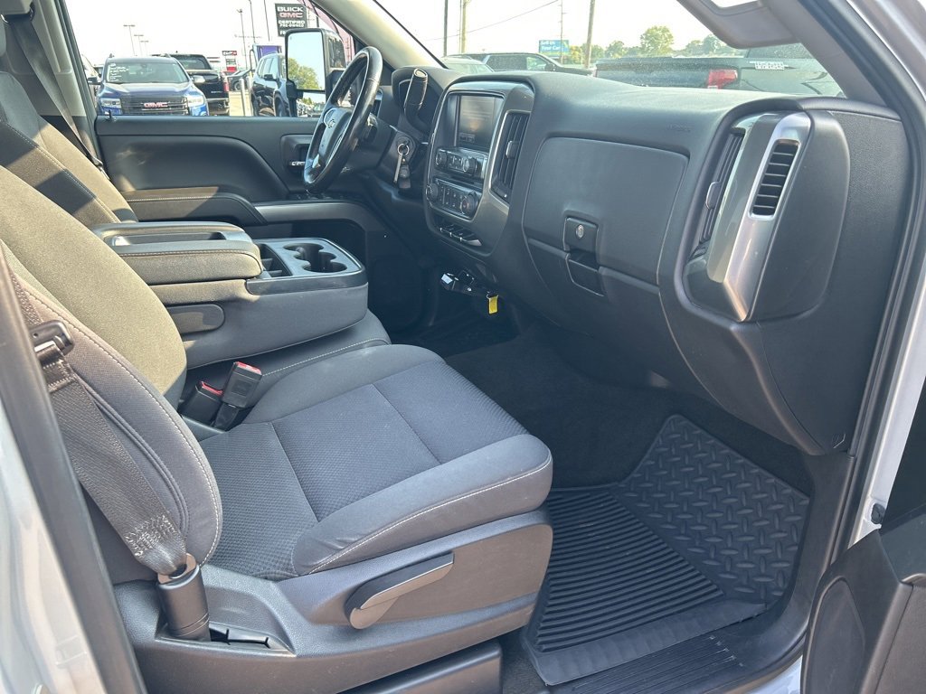 2018 Chevrolet Silverado 1500 LT photo 16