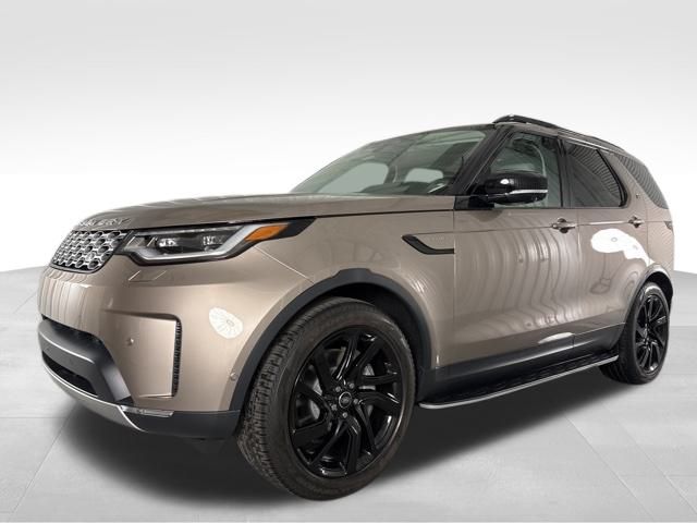 2025 Land Rover Discovery S photo 2