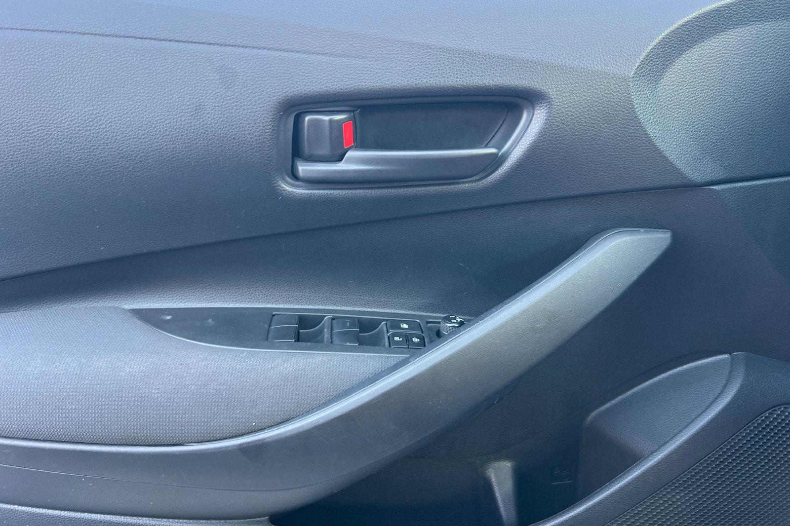 2022 Toyota Corolla LE photo 10