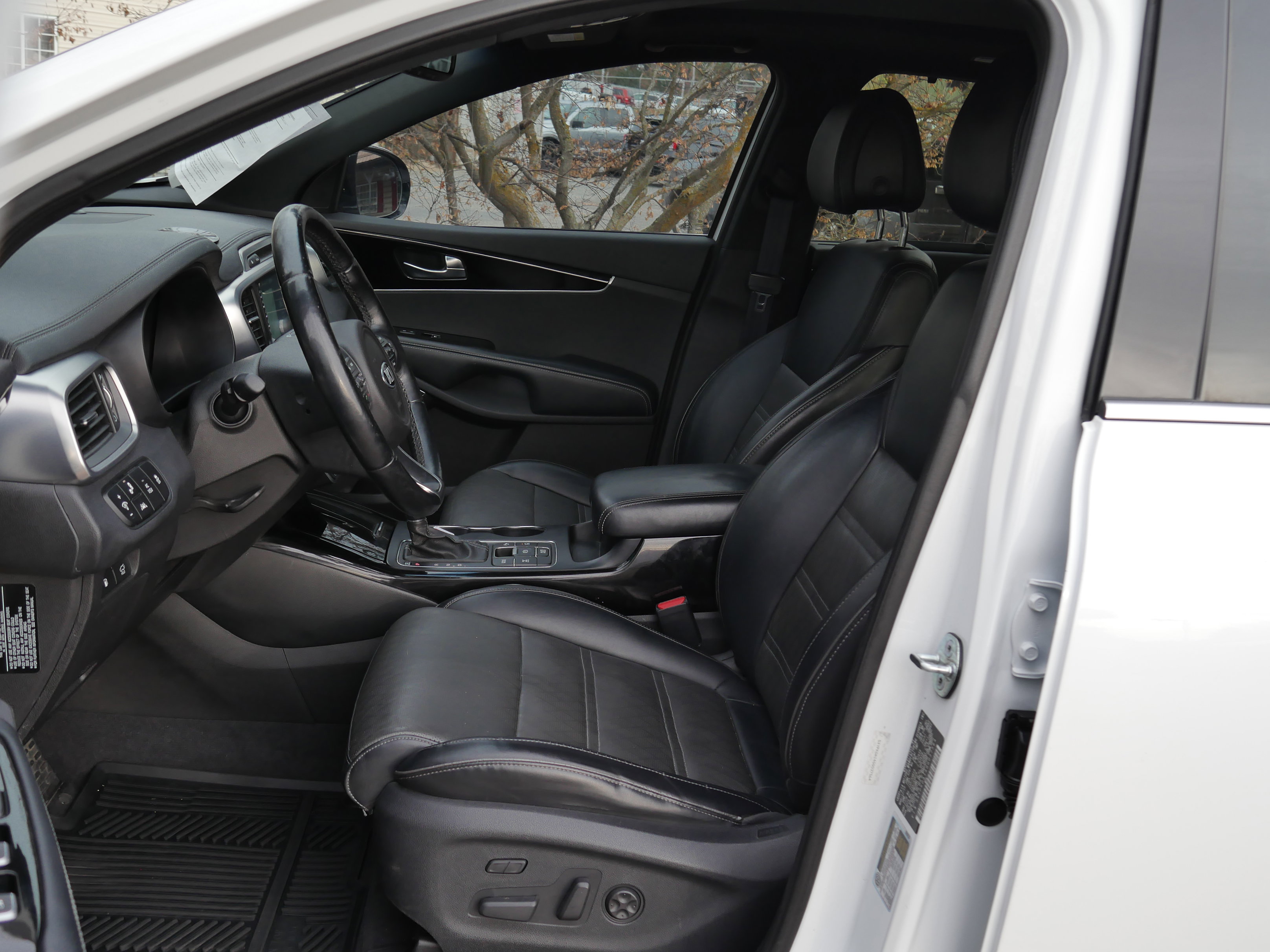 2016 Kia Sorento SX Limited photo 2