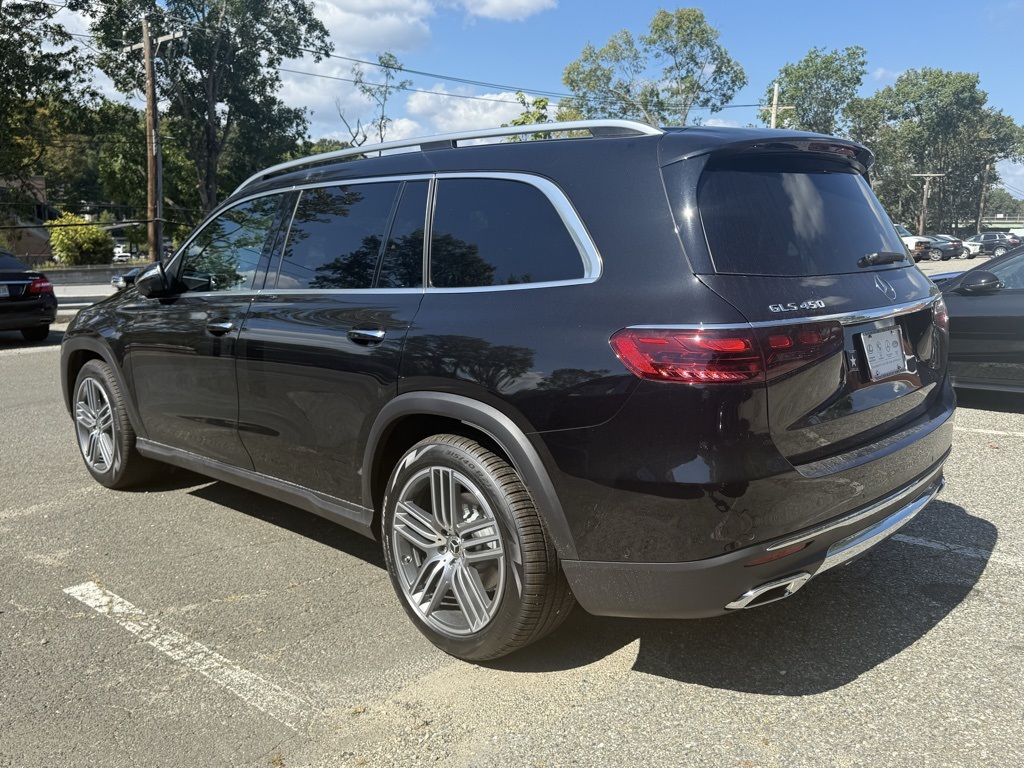 2026 Mercedes Benz GLS 450 4MATIC photo 2