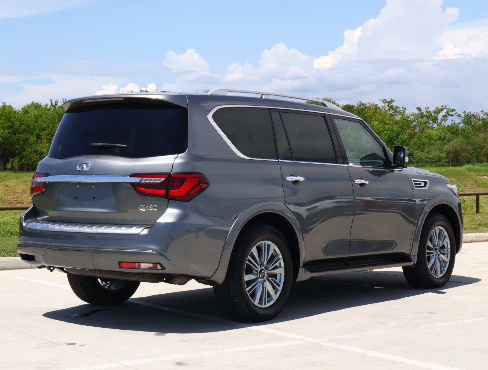 2019 Infiniti QX80 Luxe photo 4