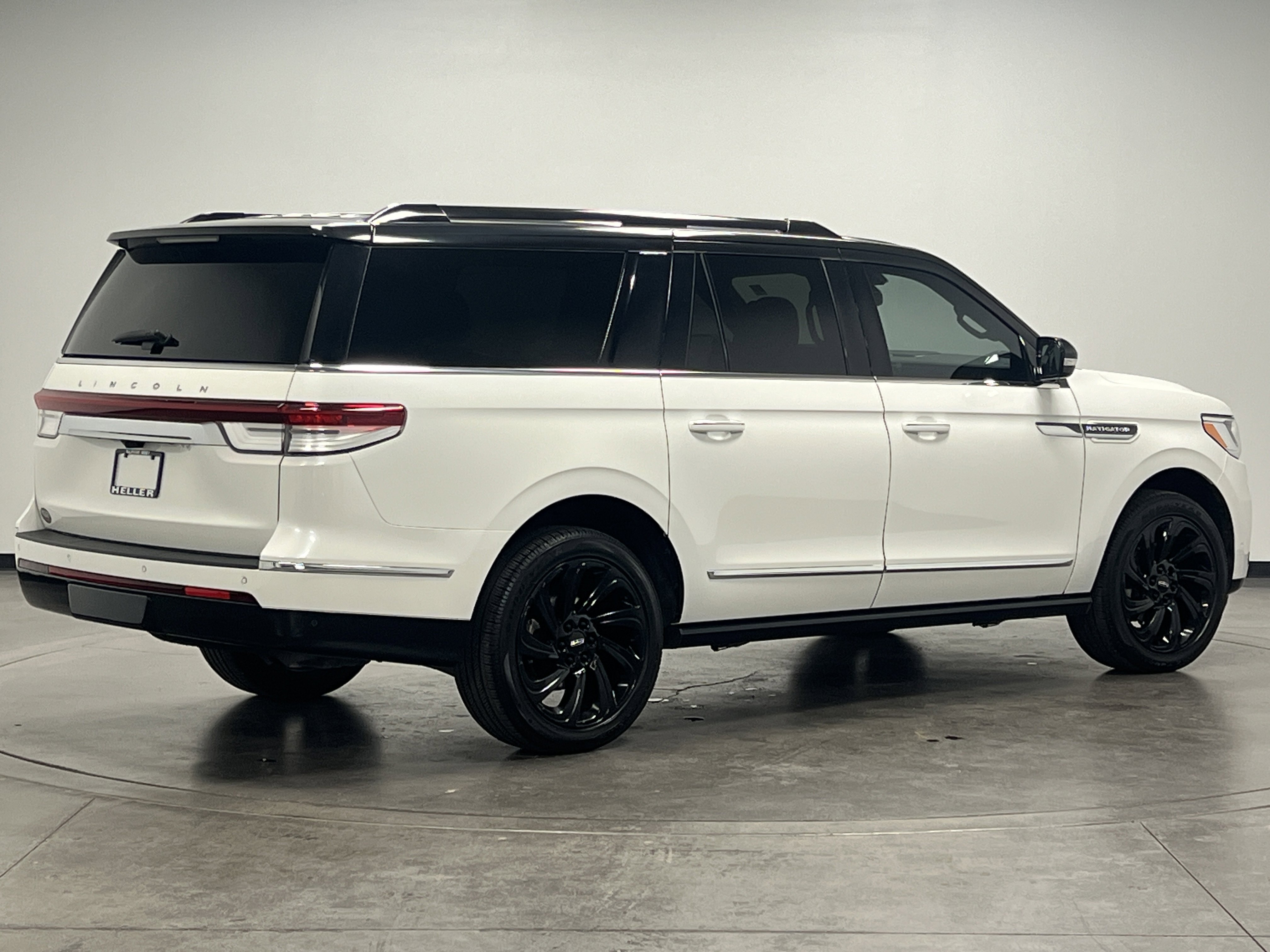 2022 Lincoln Navigator L Reserve photo 3