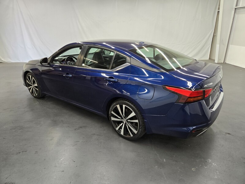 2019 Nissan Altima SR photo 3