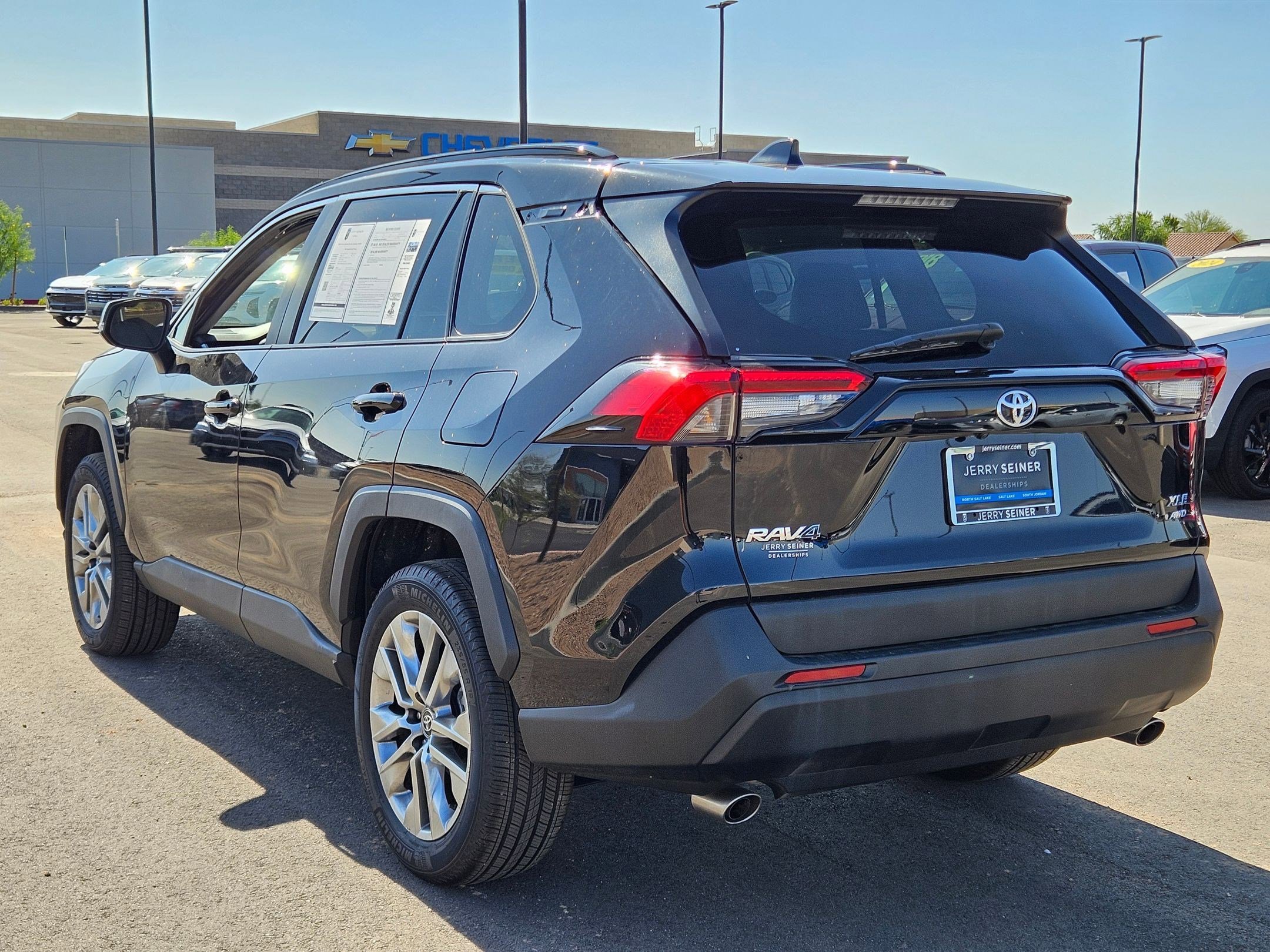 2023 Toyota RAV4 XLE Premium photo 3