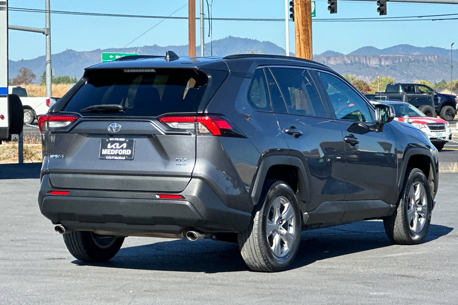2024 Toyota RAV4 XLE photo 4