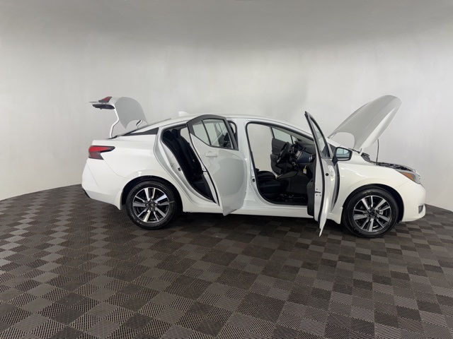 2025 Nissan Versa 1.6 SV photo 11