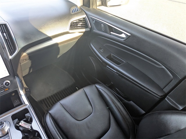 2022 Ford Edge Titanium photo 17
